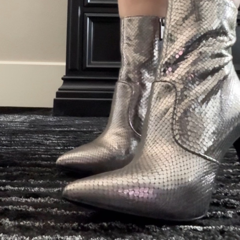 MICHAELKORS SLEEK NEW NVR WORN METALLIC GENUINE LEATHER LEATHER BOOTS! - Picture 13 of 16